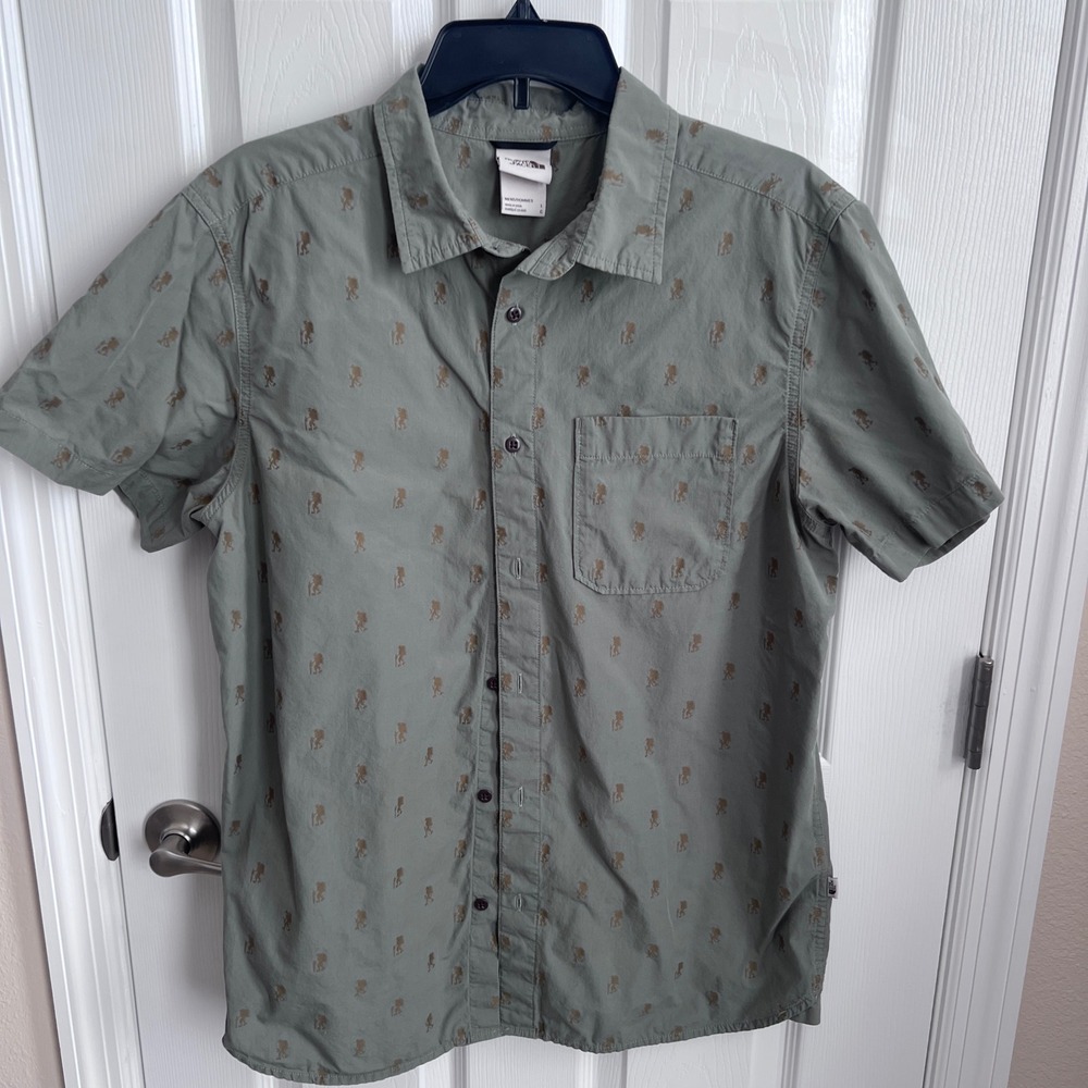 The North Face Mens Short Sleeve Button Up Shirt Green Bigfoot Print Size Large - Picture 1 of 10